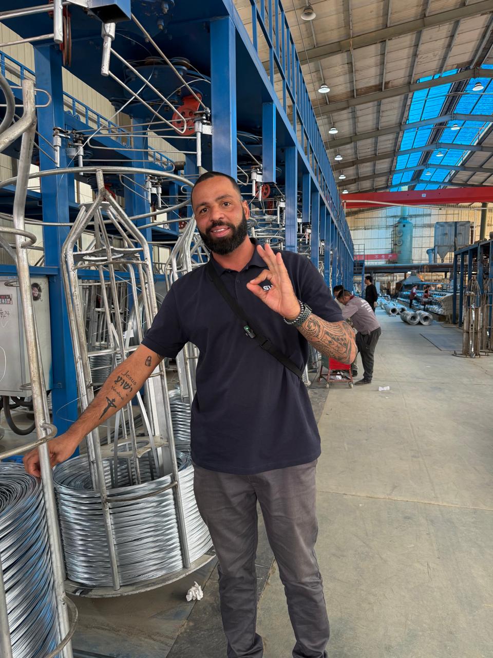 Visita ao galpão do fornecedor — inspeção da linha de produção