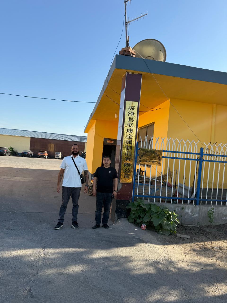 Chegada à fábrica parceira na China